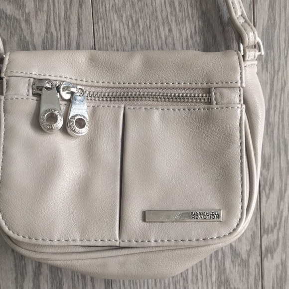 Mini bag by Kenneth Cole reaction 🌼 - Picture 3 of 8